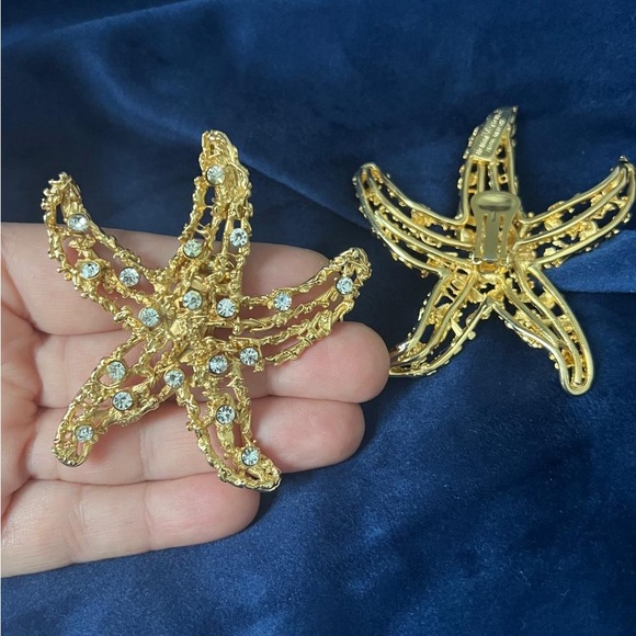 VNTG Gianni Versace Gold Starfish clip on earrings - Picture 5 of 6